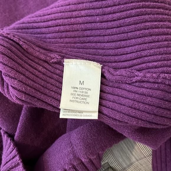 Leo and Nicole plum colored ladies turtleneck size medium - Picture 8 of 8